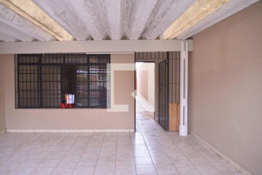 Garagem de casa para alugar com 3 quartos, 129m² em Jardim Stella, Santo André