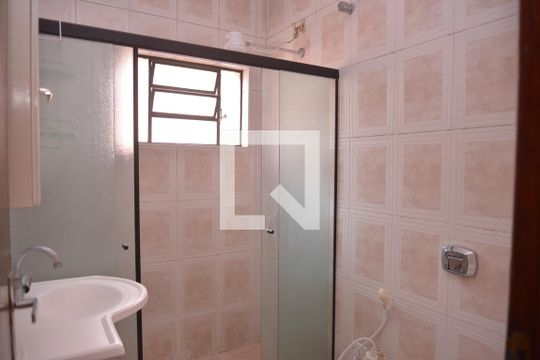 Banheiro Social 1 de casa para alugar com 3 quartos, 129m² em Jardim Stella, Santo André