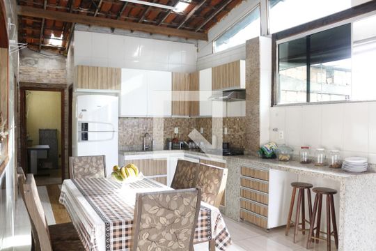 Cozinha de casa à venda com 4 quartos, 244m² em Dom Silverio, Belo Horizonte