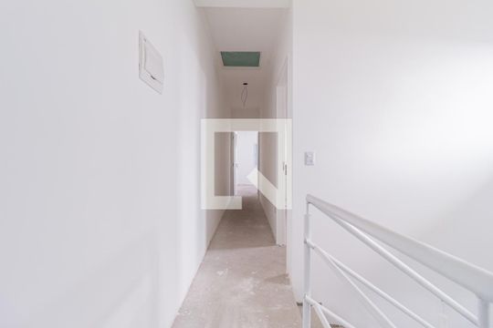 Corredor interno de casa à venda com 3 quartos, 135m² em Novo Osasco, Osasco