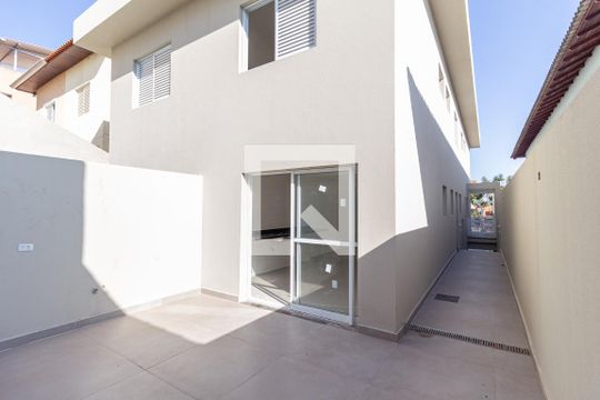 Quintal de casa à venda com 3 quartos, 135m² em Novo Osasco, Osasco