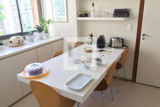 Apartamento à venda com 3 quartos, 250m² em Santa Cecilia, São Paulo
