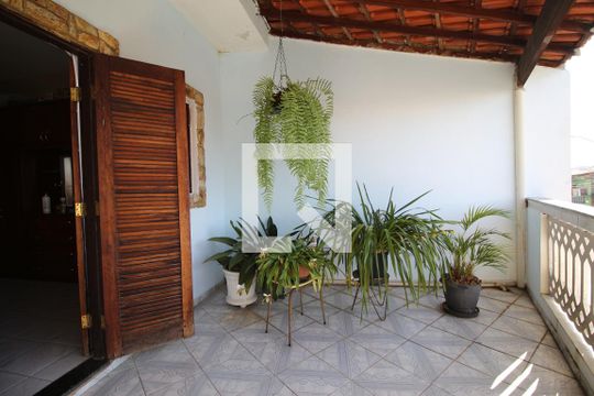 Varanda de casa à venda com 2 quartos, 180m² em Jardim Tietê, São Paulo