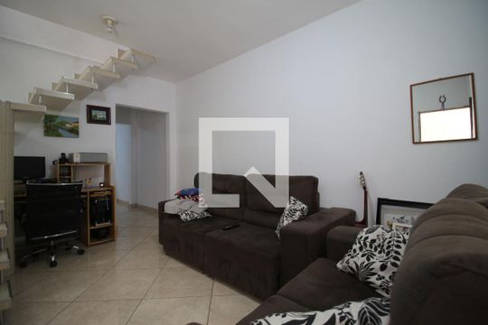 Casa à venda com 2 quartos, 180m² em Jardim Tietê, São Paulo