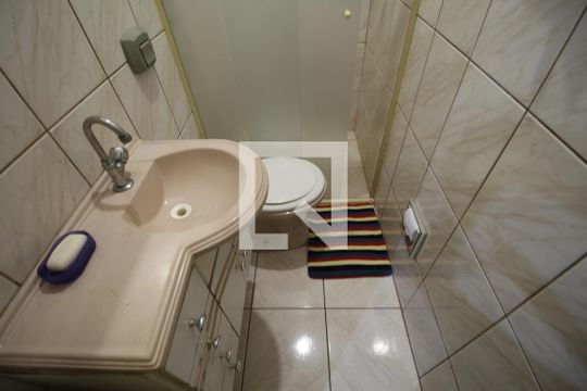Banheiro de casa à venda com 2 quartos, 180m² em Jardim Tietê, São Paulo