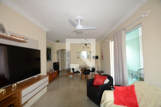 Sala de casa à venda com 4 quartos, 230m² em Irajá, Rio de Janeiro