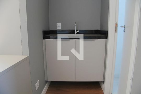 Banheiro  de apartamento para alugar com 1 quarto, 36m² em Vila das Palmeiras, Guarulhos