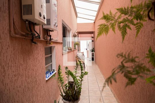 Corredor de casa à venda com 3 quartos, 160m² em Conjunto Residencial Jardim Canaa, São Paulo