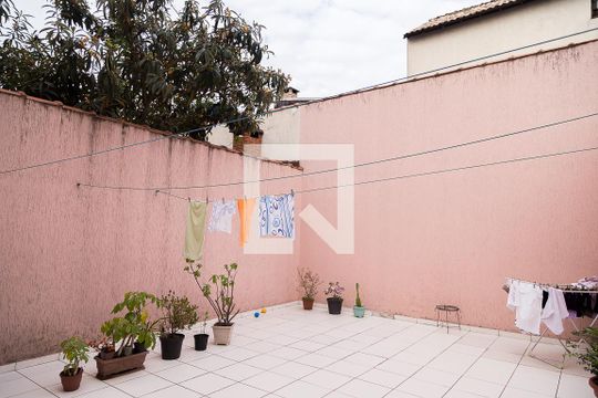 Quintal de casa à venda com 3 quartos, 160m² em Conjunto Residencial Jardim Canaa, São Paulo