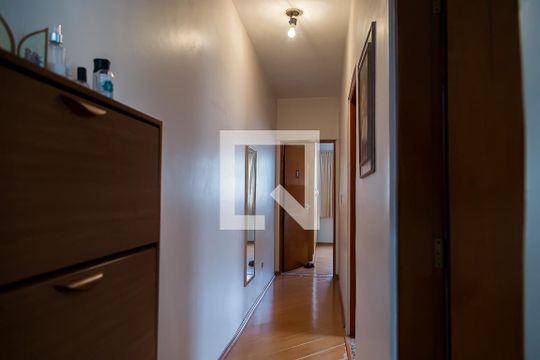 Corredor de casa à venda com 3 quartos, 160m² em Conjunto Residencial Jardim Canaa, São Paulo