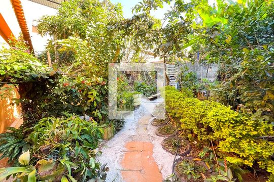 pomar de casa à venda com 3 quartos, 126m² em Industrial, Contagem