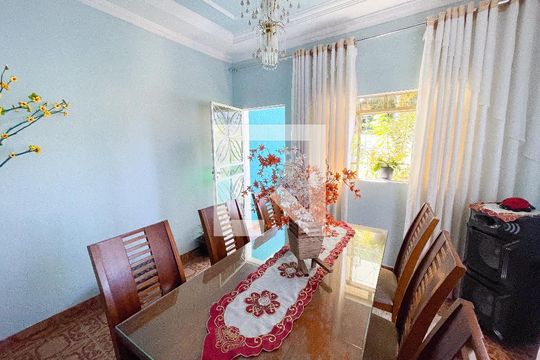 Sala de casa à venda com 3 quartos, 126m² em Industrial, Contagem