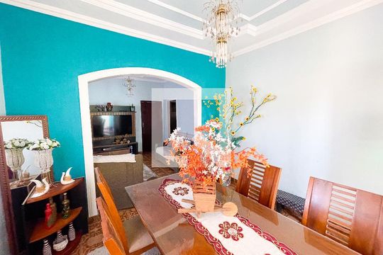 Sala de casa à venda com 3 quartos, 126m² em Industrial, Contagem