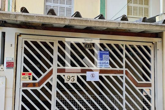 Fachada de casa à venda com 2 quartos, 117m² em Centro, Osasco