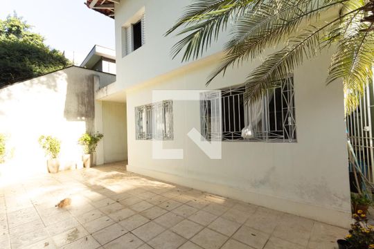 Garagem de casa para alugar com 3 quartos, 320m² em Indianópolis, São Paulo