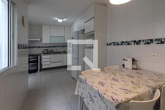 cozinha de casa à venda com 3 quartos, 237m² em Bosque da Saúde, São Paulo