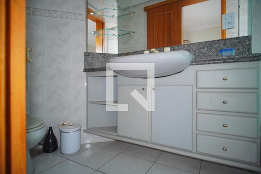 Banheiro da Suíte de apartamento à venda com 4 quartos, 162m² em São João, Porto Alegre