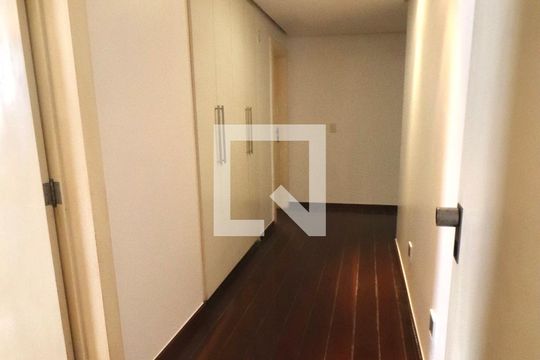 Corredor de apartamento para alugar com 4 quartos, 242m² em Setor Bueno, Goiânia