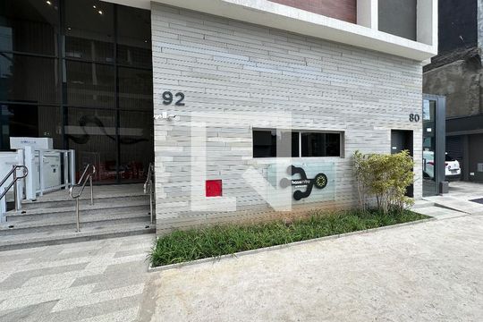 Fachada de kitnet/studio para alugar com 0 quarto, 25m² em Jardim das Acácias, São Paulo