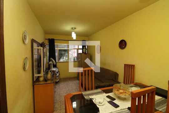 Sala de apartamento à venda com 3 quartos, 60m² em Tauá, Rio de Janeiro