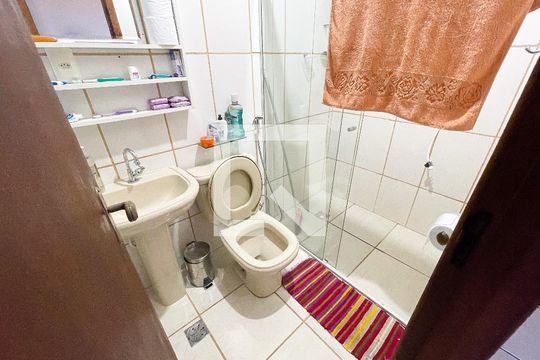 Banheiro de casa à venda com 6 quartos, 250m² em Diamante, Belo Horizonte