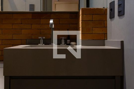 Banheiro social de apartamento à venda com 1 quarto, 48m² em Lagoa, Rio de Janeiro