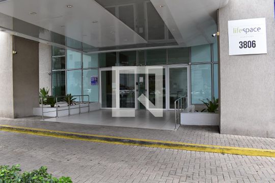 Fachada de kitnet/studio para alugar com 1 quarto, 33m² em Centro, Curitiba