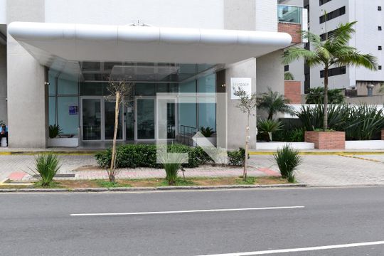 Fachada de kitnet/studio para alugar com 1 quarto, 33m² em Centro, Curitiba