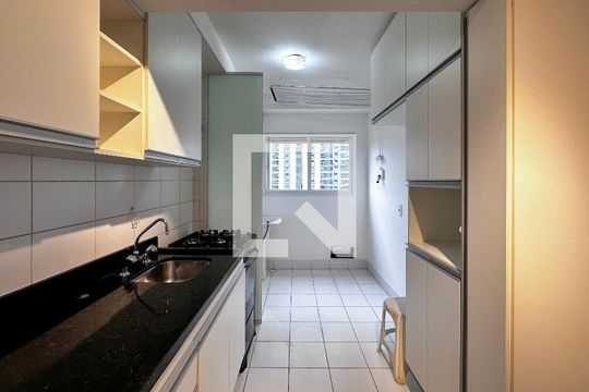 Cozinha de apartamento para alugar com 2 quartos, 84m² em Cidade Monções, São Paulo