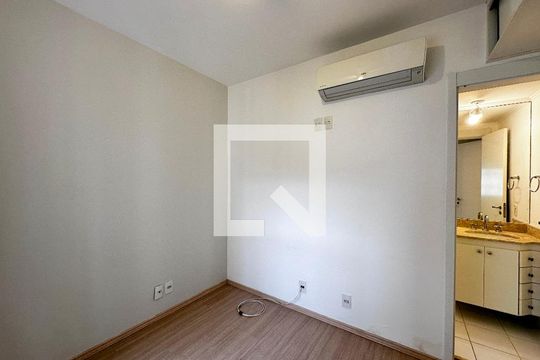 Suíte 1 de apartamento para alugar com 2 quartos, 84m² em Cidade Monções, São Paulo