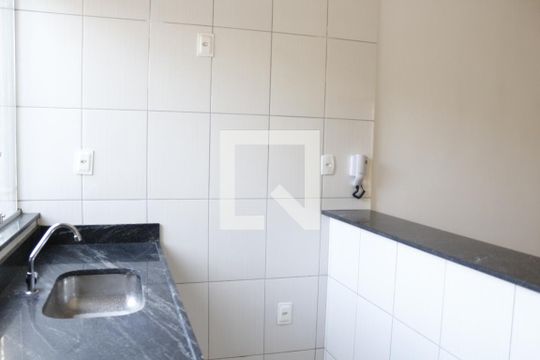Cozinha de apartamento para alugar com 2 quartos, 50m² em Goiânia, Belo Horizonte