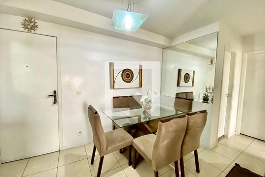 Sala de apartamento à venda com 2 quartos, 60m² em Del Castilho, Rio de Janeiro