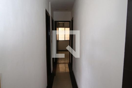 Corredor de casa à venda com 3 quartos, 220m² em Brás de Pina, Rio de Janeiro