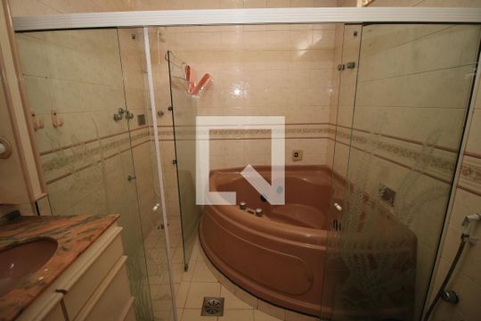 Banheiro da suíte 1 de casa à venda com 3 quartos, 220m² em Brás de Pina, Rio de Janeiro