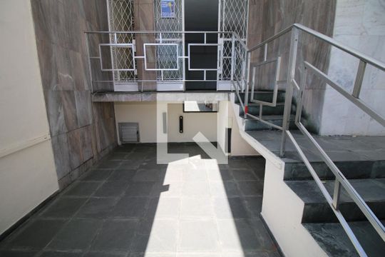 Garagem de casa à venda com 3 quartos, 220m² em Brás de Pina, Rio de Janeiro