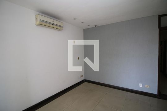 Casa à venda com 3 quartos, 220m² em Brás de Pina, Rio de Janeiro