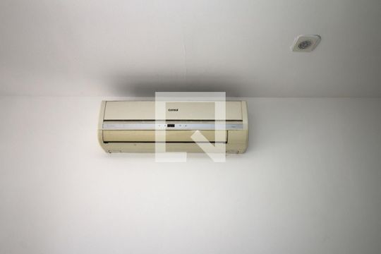 Sala - Detalhe de casa à venda com 3 quartos, 220m² em Brás de Pina, Rio de Janeiro