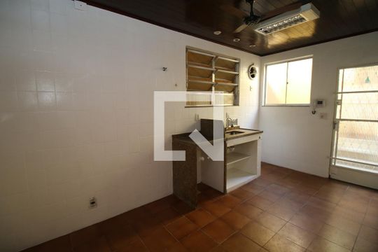 Cozinha de casa à venda com 3 quartos, 220m² em Brás de Pina, Rio de Janeiro