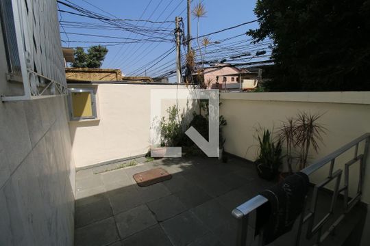 Quintal de casa à venda com 3 quartos, 220m² em Brás de Pina, Rio de Janeiro