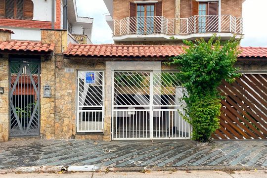 Fachada com plaquinha de casa à venda com 4 quartos, 260m² em Parque Vitoria, São Paulo