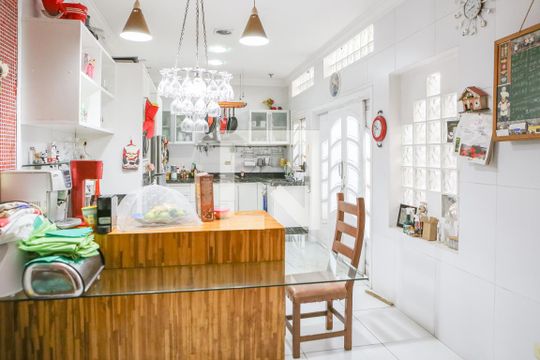 Cozinha de casa para alugar com 5 quartos, 300m² em Vila Pompéia, São Paulo