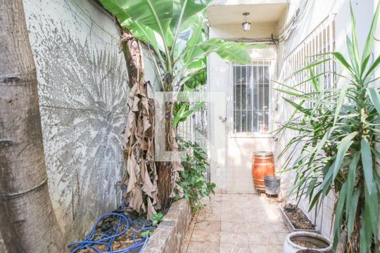 Quintal de casa para alugar com 5 quartos, 300m² em Vila Pompéia, São Paulo