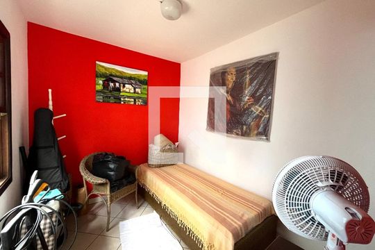 Suíte (Fundos) de casa para alugar com 3 quartos, 122m² em Parque Jabaquara, São Paulo