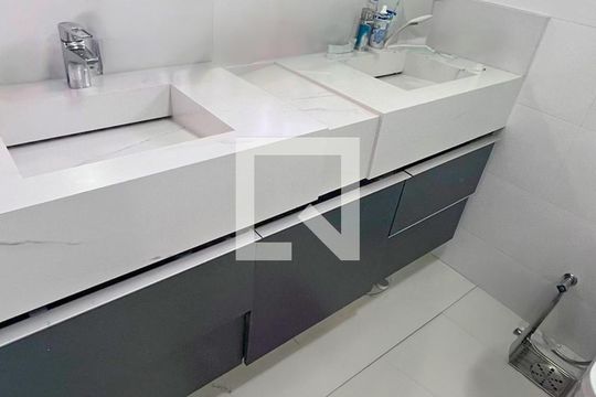 Banheiro de casa à venda com 5 quartos, 390m² em Floresta, Belo Horizonte
