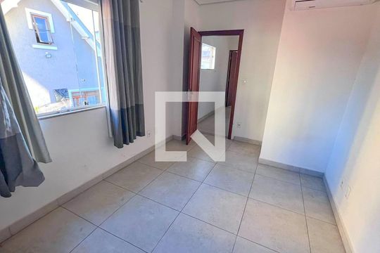 Quarto 4 de casa à venda com 5 quartos, 390m² em Floresta, Belo Horizonte