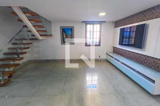 Casa à venda com 5 quartos, 390m² em Floresta, Belo Horizonte
