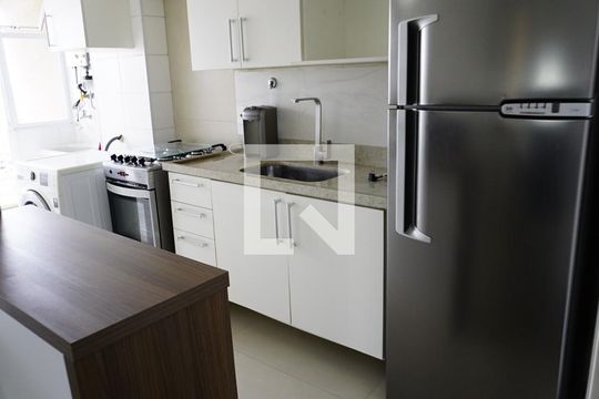 Cozinha de apartamento para alugar com 2 quartos, 64m² em Jacarepaguá, Rio de Janeiro