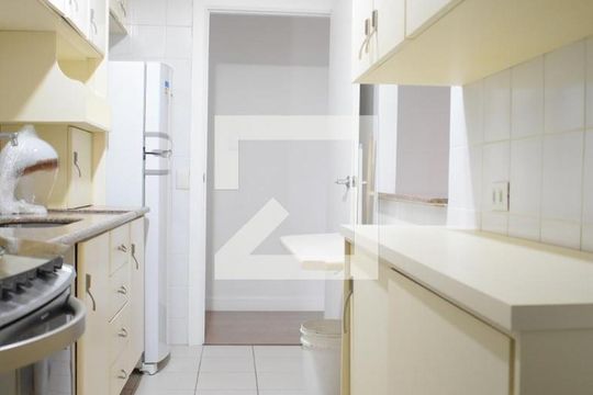 Cozinha de apartamento para alugar com 2 quartos, 90m² em Batel, Curitiba