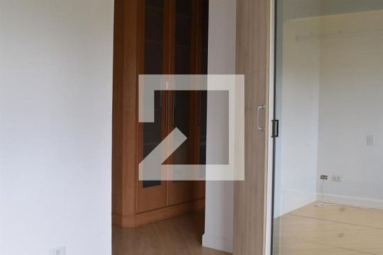 Suíte de apartamento para alugar com 2 quartos, 90m² em Batel, Curitiba