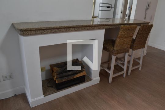Sala de apartamento para alugar com 2 quartos, 90m² em Batel, Curitiba